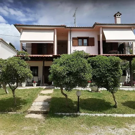 Апартаменты Porto Almira Beachfront Apartrments Никити