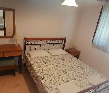 Porto Almira Beachfront Apartrments 公寓 *