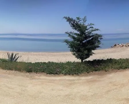 Porto Almira Beachfront Apartrments 尼基季